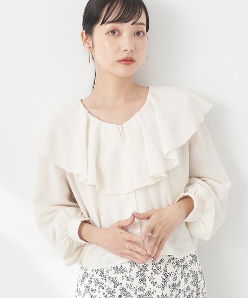 ラッフルショートブラウス