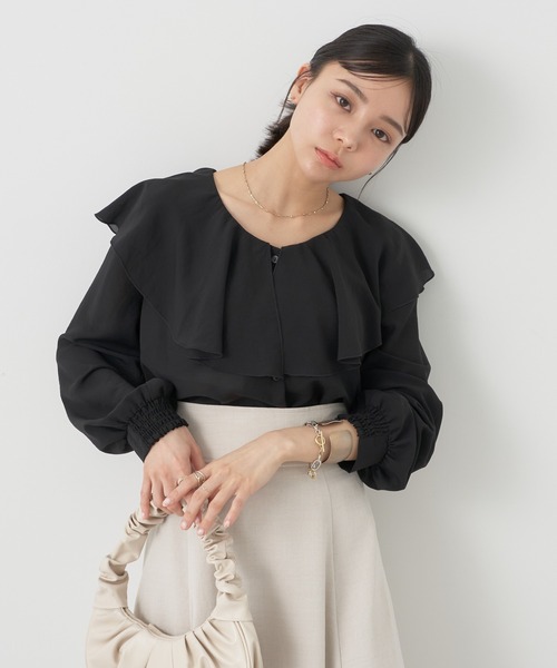 ラッフルショートブラウス