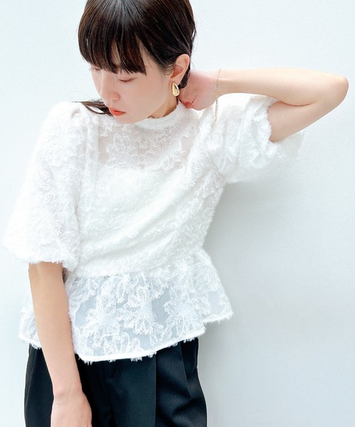 y/m（イム）の「花柄シアージャガードハーフスリーブブラウス