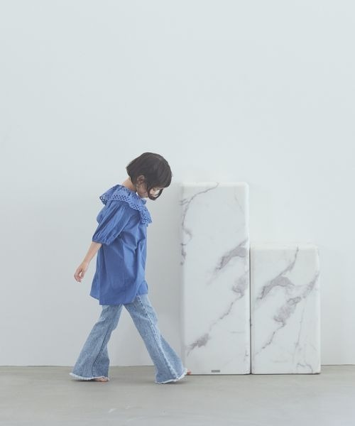 LOWRYS FARM（ローリーズファーム）の「デニムフレアパンツ　904952（デニムパンツ・キッズ・ワンウォッシュ/ケミカルウォッシュ・110cm/120cm/130cm/140cm/150cm）」の8枚目の写真