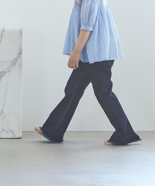 LOWRYS FARM（ローリーズファーム）の「デニムフレアパンツ　904952（デニムパンツ・キッズ・ワンウォッシュ/ケミカルウォッシュ・110cm/120cm/130cm/140cm/150cm）」の9枚目の写真