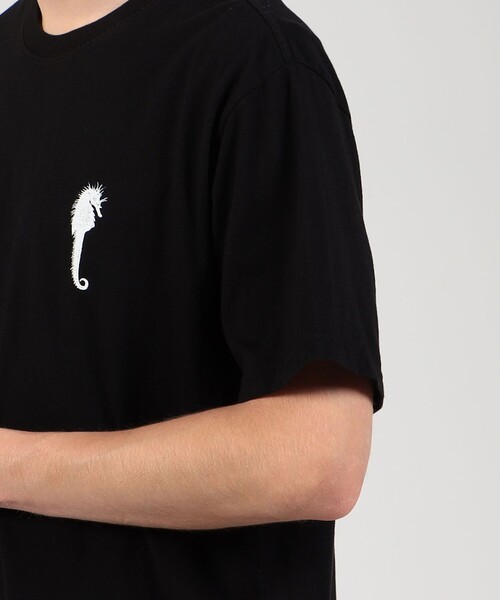 TOMORROWLAND (トゥモローランド)の「OLA CANVAS CABALLO DE MER TEE コットンTシャツ(Tシャツ/カットソー・メンズ・ベージュ系その他/ブラック系その他・L/M)」の6枚目の写真
