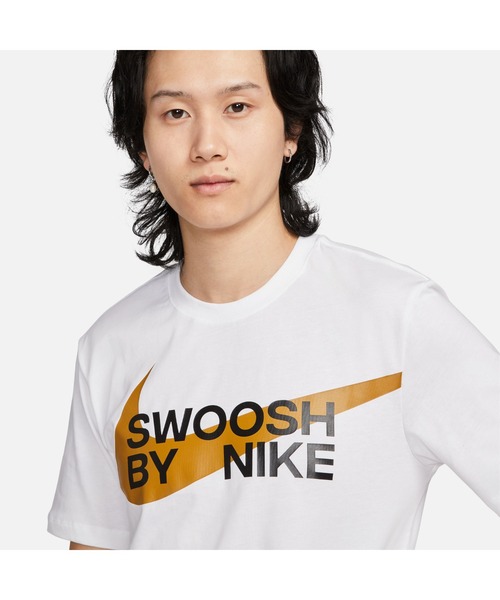 NIKE(ナイキ)の「NIKE/ナイキ M NSW TEE BIG SW FA23(Tシャツ/カットソー・メンズ・ブラック/ホワイト・M/L/XL/S)」の4枚目の写真