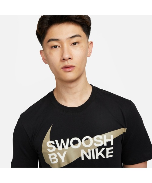 NIKE(ナイキ)の「NIKE/ナイキ M NSW TEE BIG SW FA23(Tシャツ/カットソー・メンズ・ブラック/ホワイト・M/L/XL/S)」の10枚目の写真
