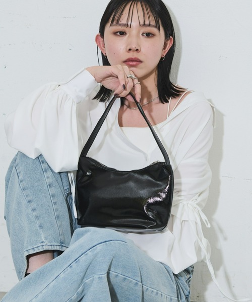 Aunt Marie's(アントマリーズ)の「エナメルミニショルダー/ハンドバッグ(ショルダーバッグ・レディース・レッド/ブラック/シルバー・FREE)」の8枚目の写真