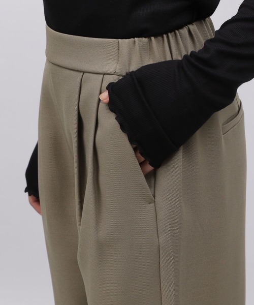 LAKOLE（ラコレ）の「タックワイドパンツ / 972303（その他パンツ・レディース・グレー/モカ/サンドグレー/ブラック・SMALL/MEDIUM）」の17枚目の写真