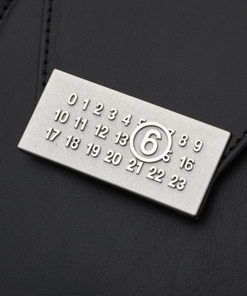MM6 Maison Margiela（ｴﾑｴﾑｼｯｸｽ ﾒｿﾞﾝ ﾏﾙｼﾞｪﾗ）の「NUMBERS VERTICAL MINI BAG（ボディバッグ/ウエストポーチ・レディース・ブラック/その他1/その他・FREE/UNI）」の7枚目の写真