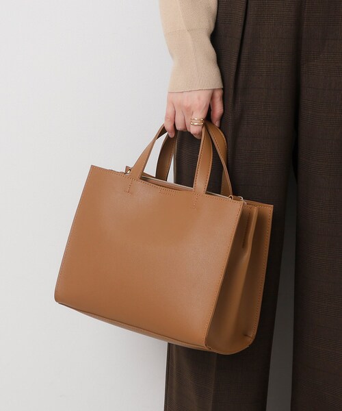 SHOO・LA・RUE（シューラルー）の「◆一枚革風スクエアトート（トートバッグ・レディース・グレー/ブラック/ダークブラウン/ワインレッド・00）」の6枚目の写真