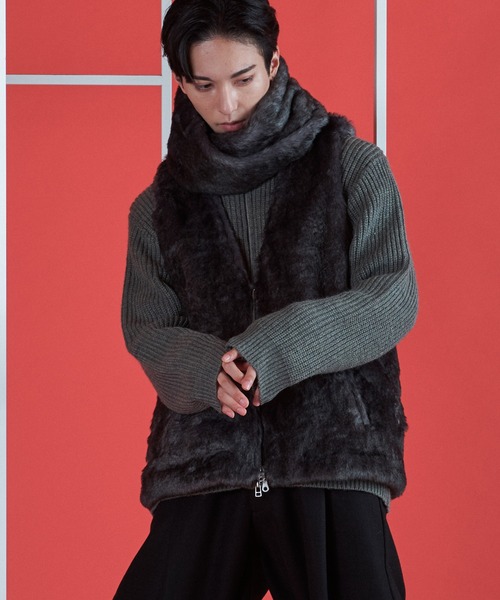 NO ID.（ノーアイディ）の「【NO ID.】Fake Fur Twist Snood / フェイク ファー ツイスト スヌード（ストール/ショール・メンズ・ダークグレー/ブラック/ライトグレー/ホワイト/ベージュ・ONE SIZE）」の9枚目の写真
