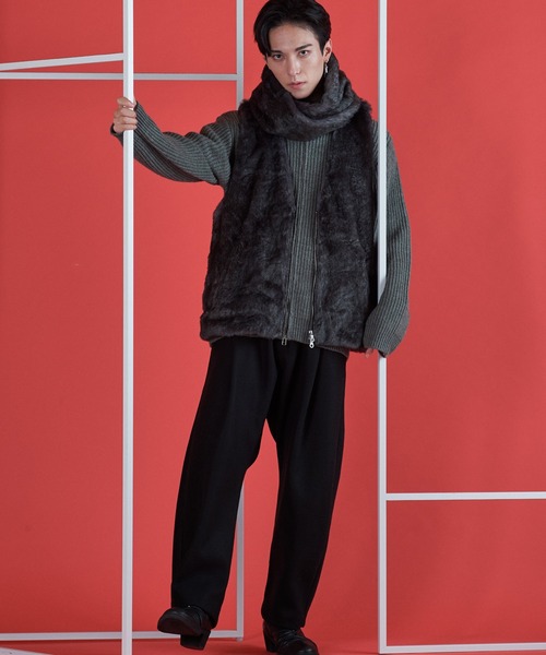 NO ID.（ノーアイディ）の「【NO ID.】Fake Fur Twist Snood / フェイク ファー ツイスト スヌード（ストール/ショール・メンズ・ダークグレー/ブラック/ライトグレー/ホワイト/ベージュ・ONE SIZE）」の10枚目の写真