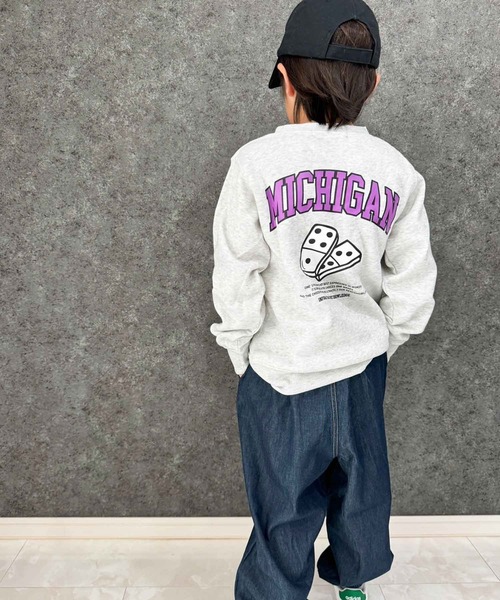 THE CASUAL（カジュアル）の「裏起毛　バックプリントトレーナー（スウェット・キッズ・ブラウン系1/ブラウン系/杢グレー/ベージュ系/ネイビー/ダークグリーン/グレー系/グレイッシュベージュ/チャコール/ブラック/ブラック系1/オートミール/ネイビー系/ベージュ系1/ブラック系/ダークグリーン系・120cm/130cm/140cm/150cm/110cm/160cm）」の13枚目の写真