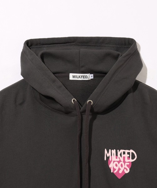 MILKFED.（ミルクフェド）の「SPRAY LOGO SWEAT HOODIE（パーカー・レディース・チャコール/ライトピンク/オフホワイト・L/M）」の10枚目の写真