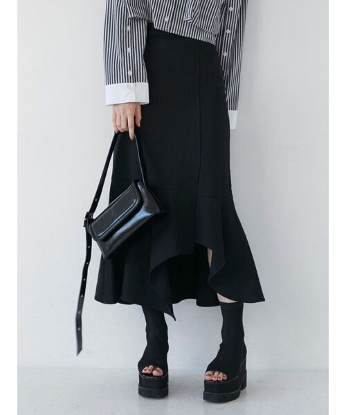 MURUA（ムルーア）の「アシメヘムデザインスカート（スカート・レディース・グレー/アイボリー/ブラック/ライトグリーン・1/2）」の2枚目の写真