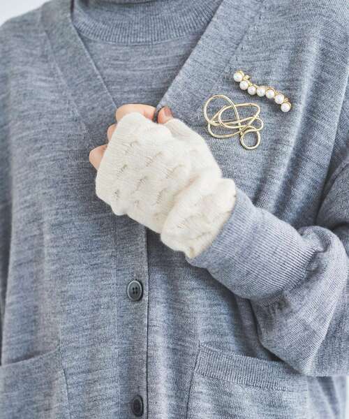 le.coeur blanc（ルクールブラン）の「WILLIAM BRUNTON カシミヤグローブ（手袋・レディース・ベージュ/ライトグレー/アイボリー・FREE）」の5枚目の写真