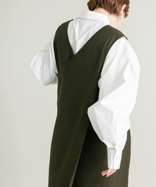 KBF(ケイビーエフ)の「ボリュームスリーブクロップドシャツ(シャツ/ブラウス・レディース・ピンク系その他/オフホワイト/ブラック・ONE)」の5枚目の写真