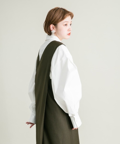 KBF(ケイビーエフ)の「ボリュームスリーブクロップドシャツ(シャツ/ブラウス・レディース・ピンク系その他/オフホワイト/ブラック・ONE)」の6枚目の写真