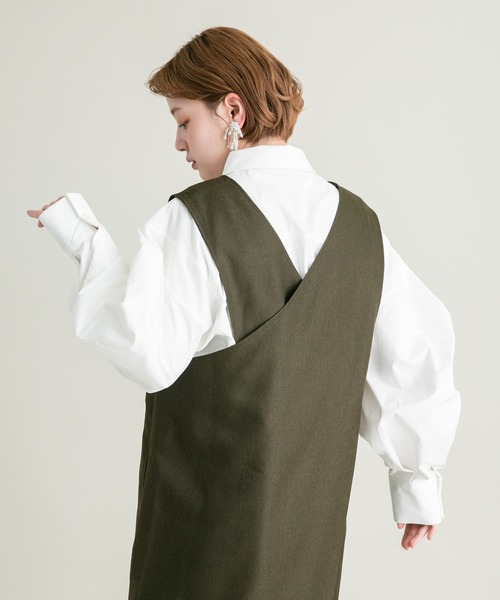 KBF(ケイビーエフ)の「ボリュームスリーブクロップドシャツ(シャツ/ブラウス・レディース・ピンク系その他/オフホワイト/ブラック・ONE)」の7枚目の写真