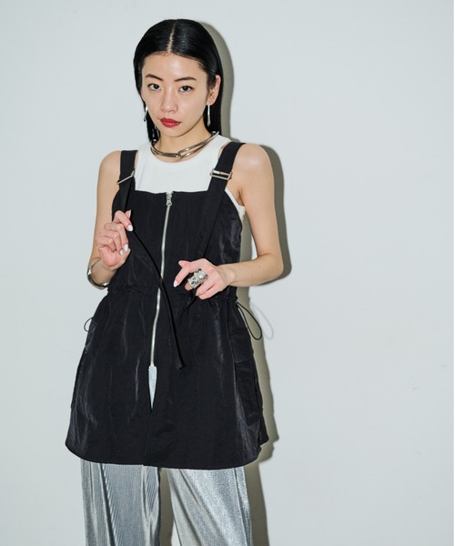 AIC.(エーアイシー)の「ドローストリングペプラムナイロンビスチェ(ベスト・レディース・ブラック/オフホワイト・FREE)」の6枚目の写真