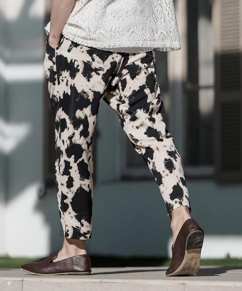 CAMBIO（カンビオ）の「mp11967- Monotone Geometric Pattern