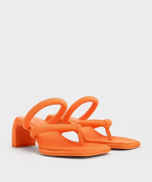 CHARLES & KEITH(チャールズ & キース)の「Toni トニー パッフィーストラップトングサンダル(サンダル・レディース・ブラック系その他2/オフホワイト/オレンジ・25cm/24.5cm/23.5cm/23cm/22.5cm)」の8枚目の写真