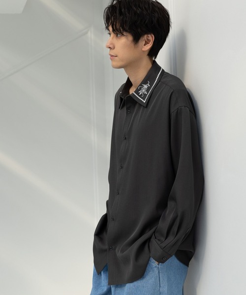 LAKOLE（ラコレ）の「フラワー刺繍長袖シャツ / 106851（シャツ/ブラウス・メンズ・ブルー/ホワイト/ブラック・X-LARGE/LARGE/MEDIUM）」の2枚目の写真