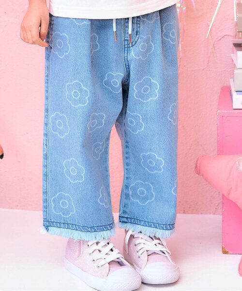 apres les cours(アプレレクール)の「WEB限定 スプレー風プリント花柄デニム(デニムパンツ・キッズ・インディゴブルー・80/90/100/110/120/130/140)」の1枚目の写真