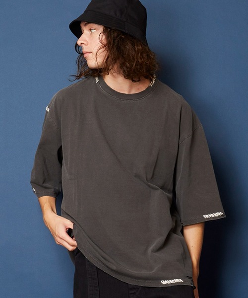unrelaxing（アンリラクシング）の「ヴィンテージライク 古着風 綿100％ピグメント加工ダメージブランケットステッチTシャツ（Tシャツ/カットソー・メンズ・ブラウン/グリーン/ブラック/ベージュ・X-LARGE/LARGE/MEDIUM）」の6枚目の写真