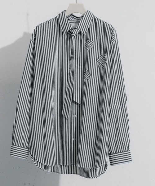 SENSE OF PLACE by URBAN RESEARCH(センスオブプレイスバイアーバンリサーチ)の「hxcyyd × SOP ストライプフラワーパッチマルチシャツ(UNISEX)(シャツ/ブラウス・メンズ・その他2/その他1・LARGE/MEDIUM)」の2枚目の写真