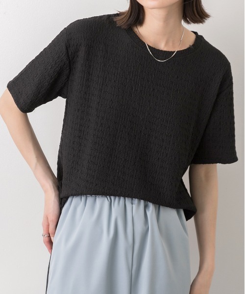 ad thie(アドティエ)の「リンクル クルーネック カットソー(Tシャツ/カットソー・レディース・オフホワイト/ブラック/ライトグリーン・FREE)」の1枚目の写真