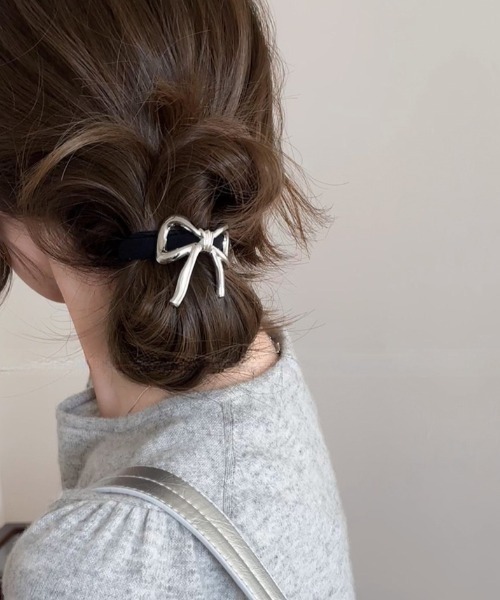 E&C closet…（イーアンドシークローゼット）の「メタルリボンヘアゴム（L）（ヘアゴム・レディース・シルバー/ゴールド・FREE）」の3枚目の写真