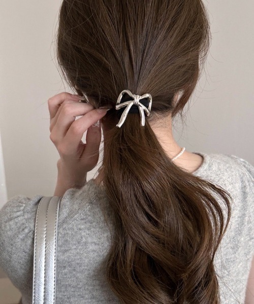 E&C closet…（イーアンドシークローゼット）の「メタルリボンヘアゴム（L）（ヘアゴム・レディース・シルバー/ゴールド・FREE）」の5枚目の写真