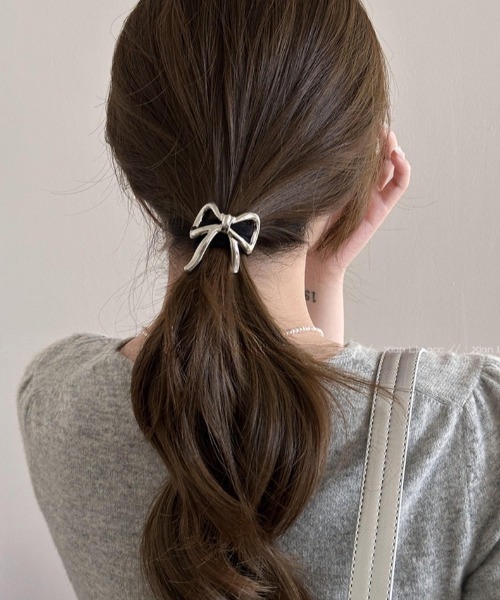 E&C closet…（イーアンドシークローゼット）の「メタルリボンヘアゴム（L）（ヘアゴム・レディース・シルバー/ゴールド・FREE）」の6枚目の写真