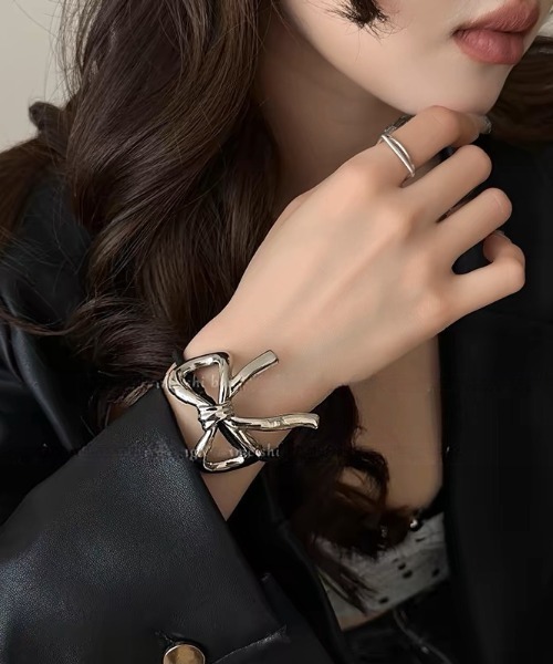 E&C closet…（イーアンドシークローゼット）の「メタルリボンヘアゴム（L）（ヘアゴム・レディース・シルバー/ゴールド・FREE）」の14枚目の写真