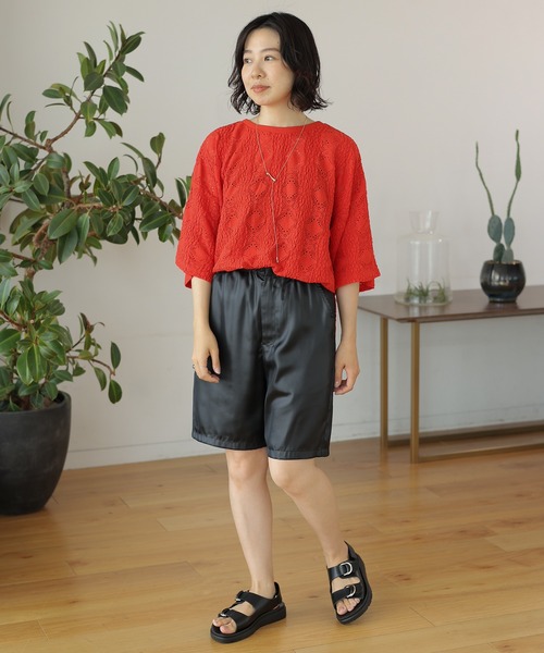 LEPSIM（レプシィム）の「光沢ショートパンツ　125329（その他パンツ・レディース・チャコールグレー/ブラック・FREE）」の3枚目の写真