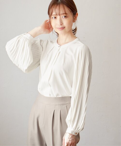 IKKA LOUNGE(イッカラウンジ)の「袖プリーツブラウス(シャツ/ブラウス・レディース・ネイビー/オフホワイト/ブルー・M/L/S)」の17枚目の写真