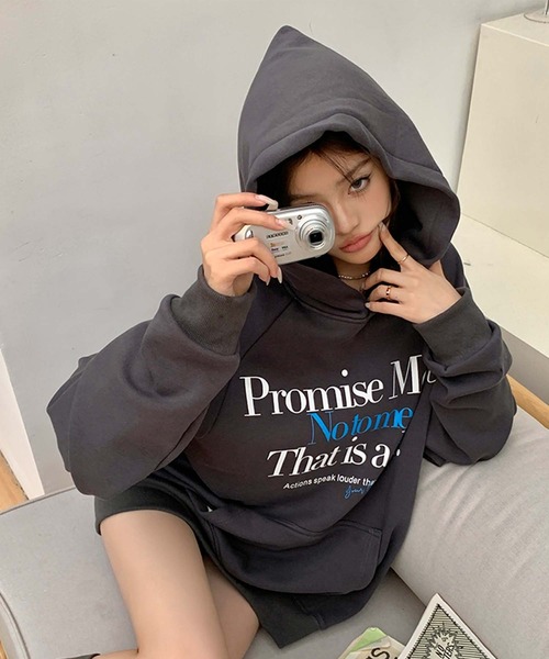 LAFFMO(ラフモ)の「ロゴプリント裏起毛フーディー(スウェット・レディース・グレー・S/M/L)」の2枚目の写真