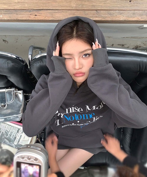 LAFFMO(ラフモ)の「ロゴプリント裏起毛フーディー(スウェット・レディース・グレー・S/M/L)」の3枚目の写真