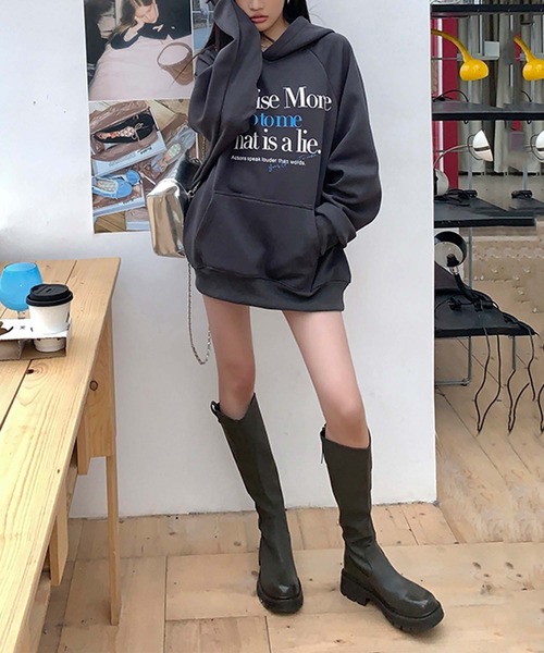 LAFFMO(ラフモ)の「ロゴプリント裏起毛フーディー(スウェット・レディース・グレー・S/M/L)」の4枚目の写真