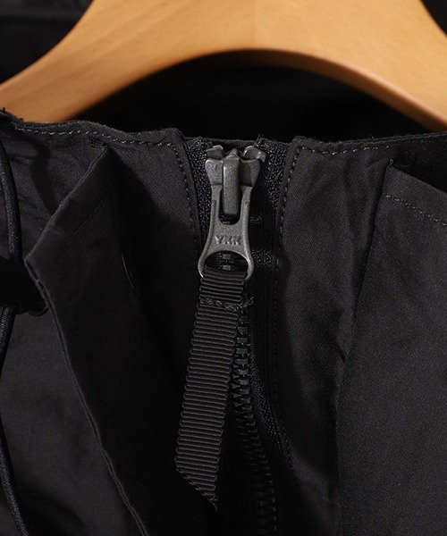 marka（マーカ）の「marka / マーカ：ECWCS JACKET - organic cotton silk high count -：M24C-01BL01C[COR]（ミリタリージャケット・メンズ・チャコール・1/2）」の3枚目の写真