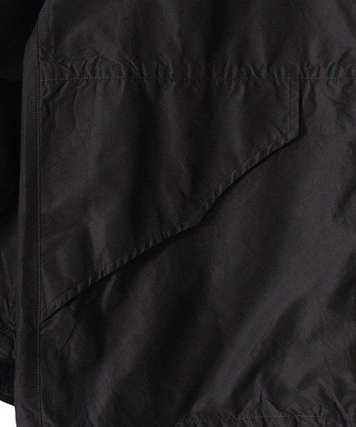marka（マーカ）の「marka / マーカ：ECWCS JACKET - organic cotton silk high count -：M24C-01BL01C[COR]（ミリタリージャケット・メンズ・チャコール・1/2）」の4枚目の写真