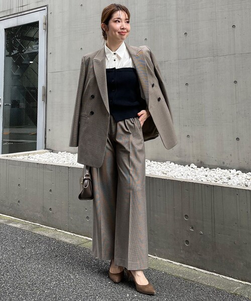 UNFILO(アンフィーロ)の「タックワイドパンツ(その他パンツ・レディース・グレー系/ブラウン系3/ベージュ系/ブラック系・X-SMALL/SMALL/MEDIUM/LARGE)」の16枚目の写真