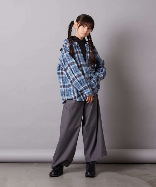 a.v.v（アーヴェヴェ）の「[140-150]【ふんわり重ね着】レイヤードシャツ（シャツ/ブラウス・キッズ・ブラック/ブルー・140/150）」の5枚目の写真