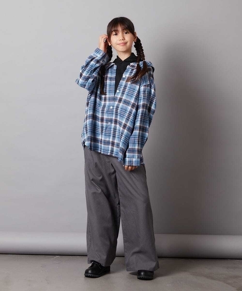 a.v.v（アーヴェヴェ）の「[140-150]【ふんわり重ね着】レイヤードシャツ（シャツ/ブラウス・キッズ・ブラック/ブルー・140/150）」の7枚目の写真
