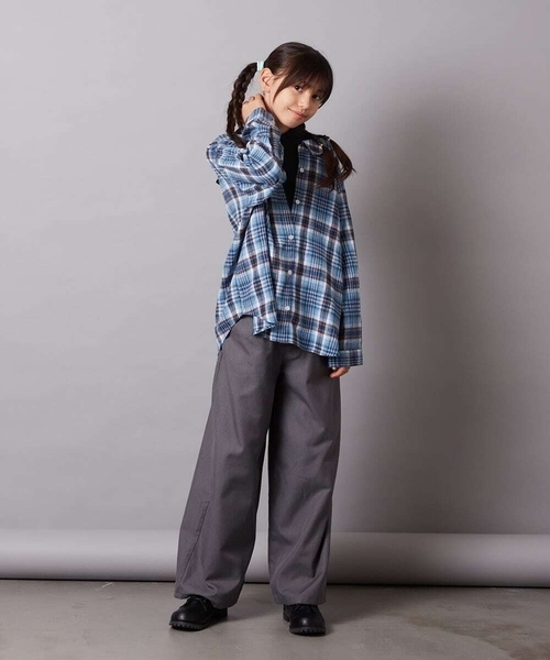 a.v.v（アーヴェヴェ）の「[140-150]【ふんわり重ね着】レイヤードシャツ（シャツ/ブラウス・キッズ・ブラック/ブルー・140/150）」の8枚目の写真