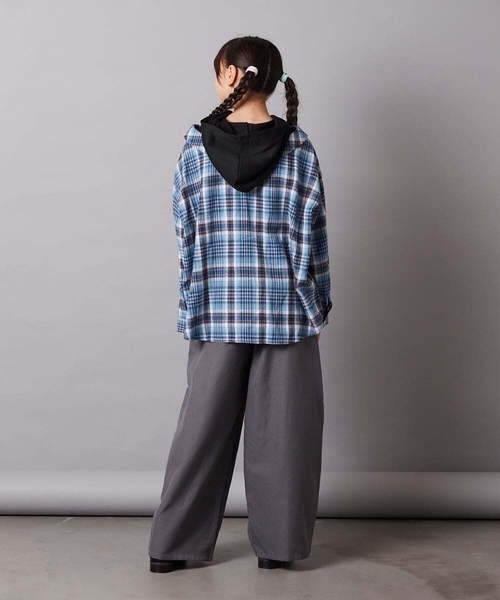 a.v.v（アーヴェヴェ）の「[140-150]【ふんわり重ね着】レイヤードシャツ（シャツ/ブラウス・キッズ・ブラック/ブルー・140/150）」の10枚目の写真