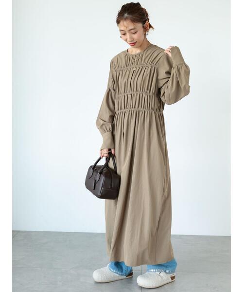 Lugnoncure（ルノンキュール）の「シャーリングワンピース（ワンピース・レディース・ブラック/カーキ/ベージュ・F）」の3枚目の写真