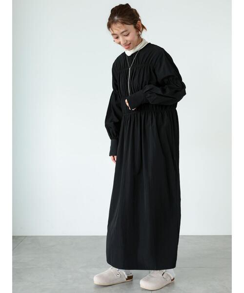 Lugnoncure（ルノンキュール）の「シャーリングワンピース（ワンピース・レディース・ブラック/カーキ/ベージュ・F）」の2枚目の写真