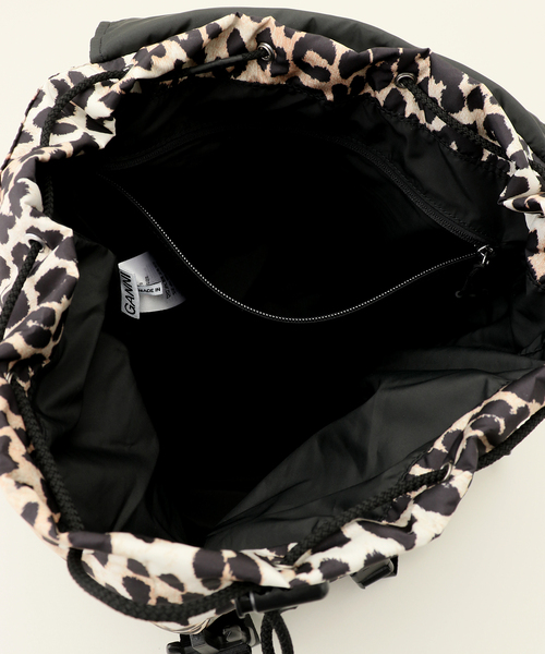 GANNI(ガニー)の「【GANNI / ガニー】 Recycled Tech Backpack(バックパック/リュック・レディース・キャメル/ブラック・FREE)」の9枚目の写真