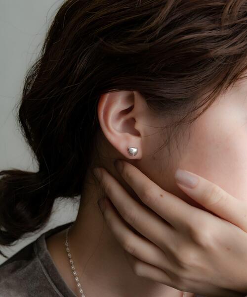 SMELLY(スメリー)の「SMELLY so’ grain pierce(ピアス(両耳用)・レディース・シルバー・-)」の1枚目の写真