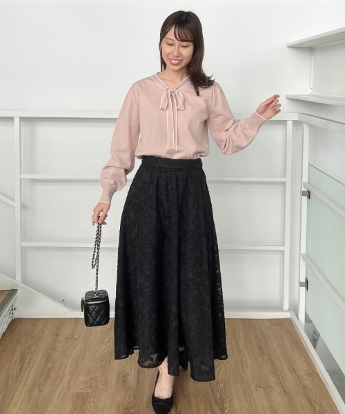 couture brooch(クチュールブローチ)の「【レディライクな華奢見せニット】配色ラインリボンタイニット(ニット/セーター・レディース・アイボリー/サンドベージュ/ブラック・38/42)」の6枚目の写真